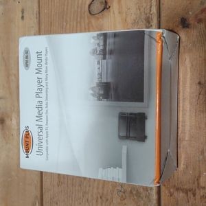 Universal media player wall mount
